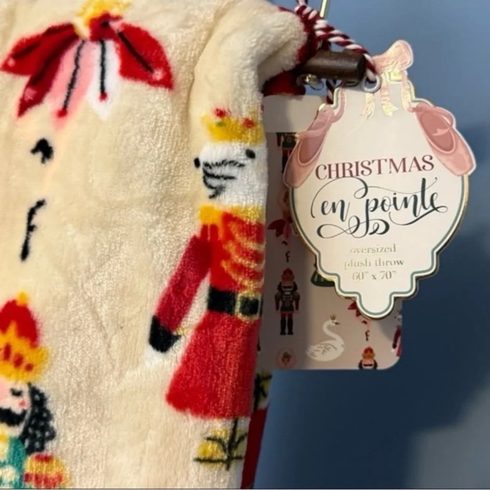⚡️Christmas En Pointe Nutcracker Oversized Plush Throw